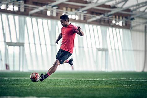 How To Pick the Right Indoor Soccer Shoe for You 